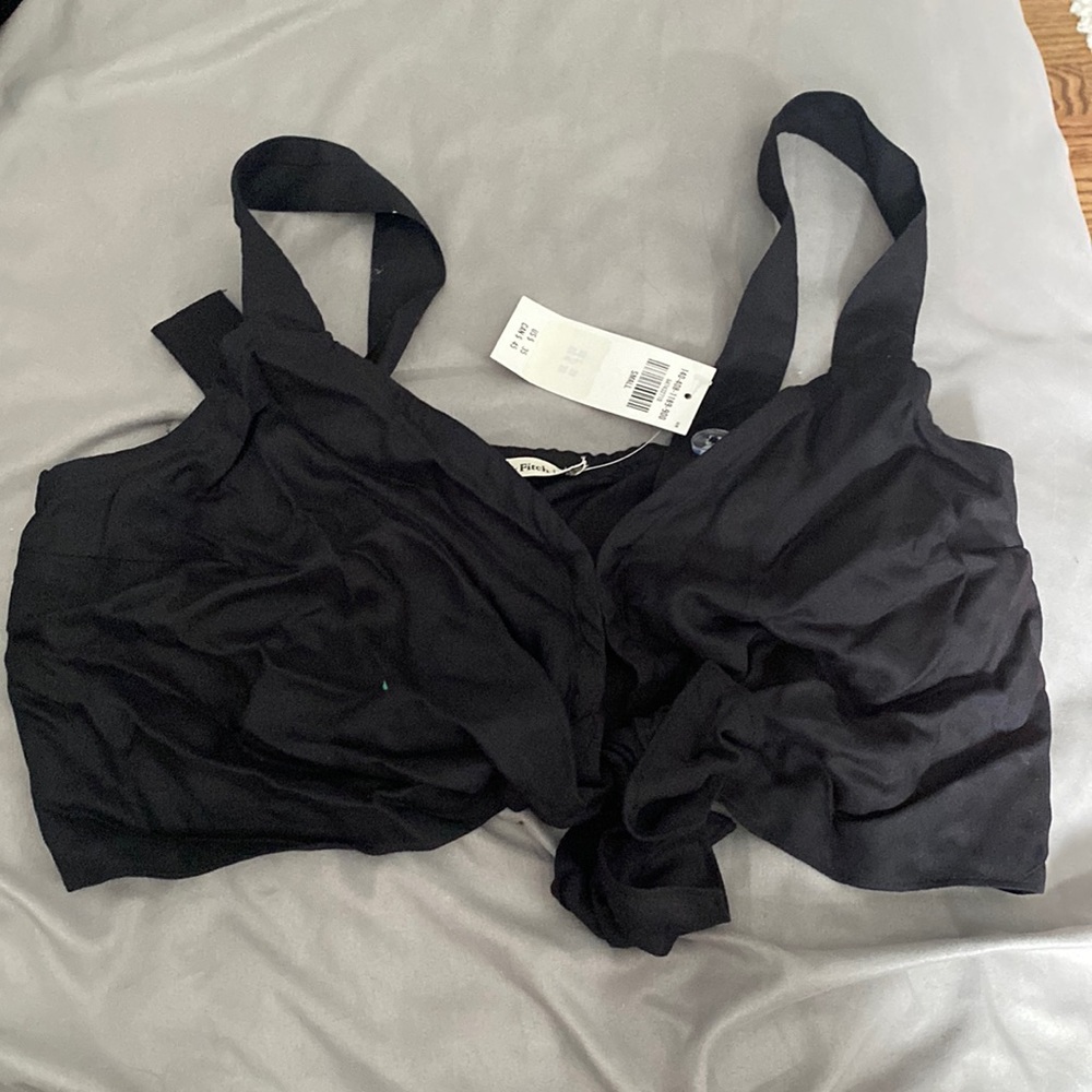 Black crop tank with bow infront